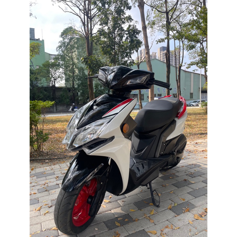 kymco 雷霆s 125 二手機車 可分期 免頭款 線上辦理 中古 代步