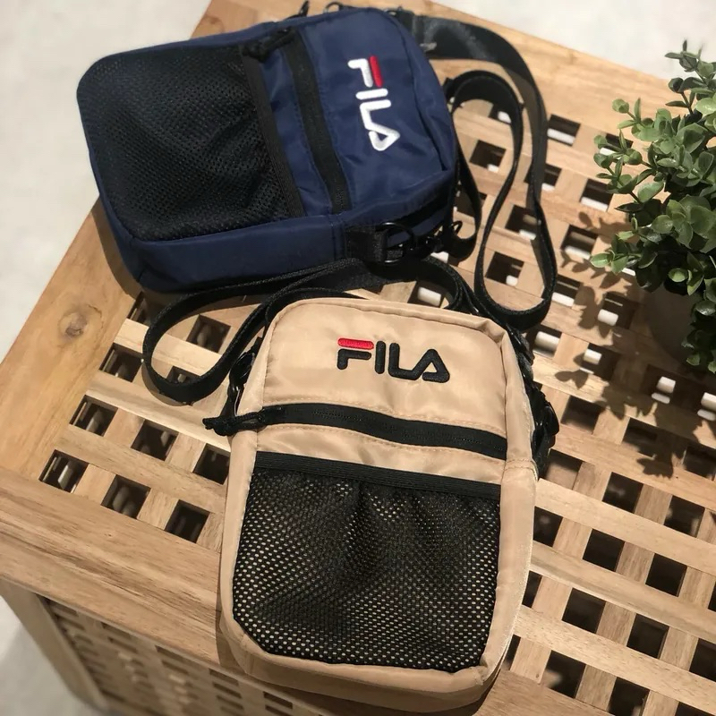 【現貨】FILA 網袋夾層側背包 黑色 卡其色 藍色 大容量小包