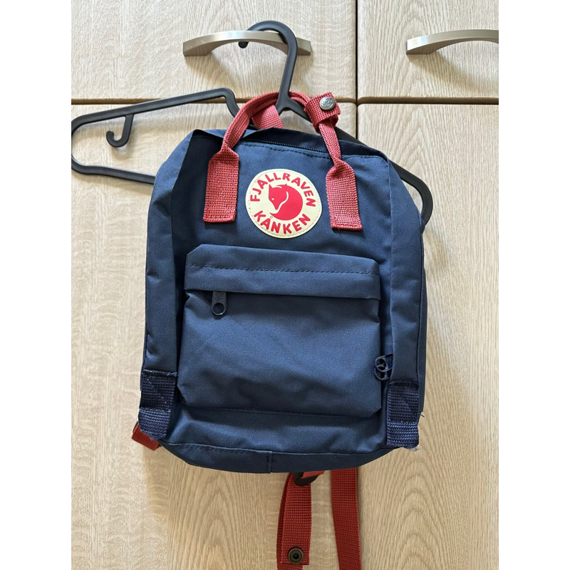 FJALLRAVEN北極狐狸後背包藍色紅提把