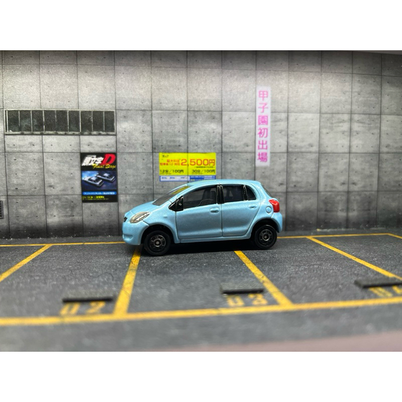 TOMICA NO.33 TOYOTA VITZ YARIS(螺絲底盤）