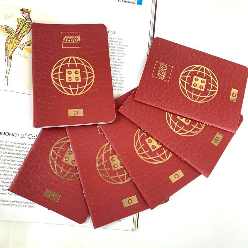 義大利🇮🇹帶回樂高護照 收藏品喔 只有8本