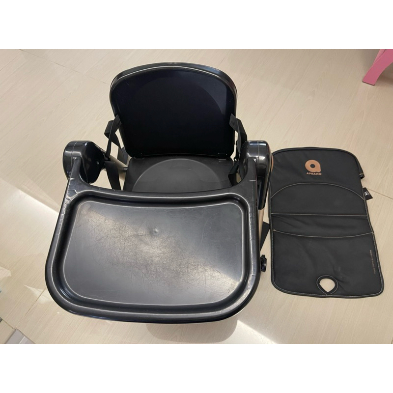 英國APramo Flippa可攜帶式兩用兒童餐椅/折疊餐椅（有椅墊）有2張餐椅