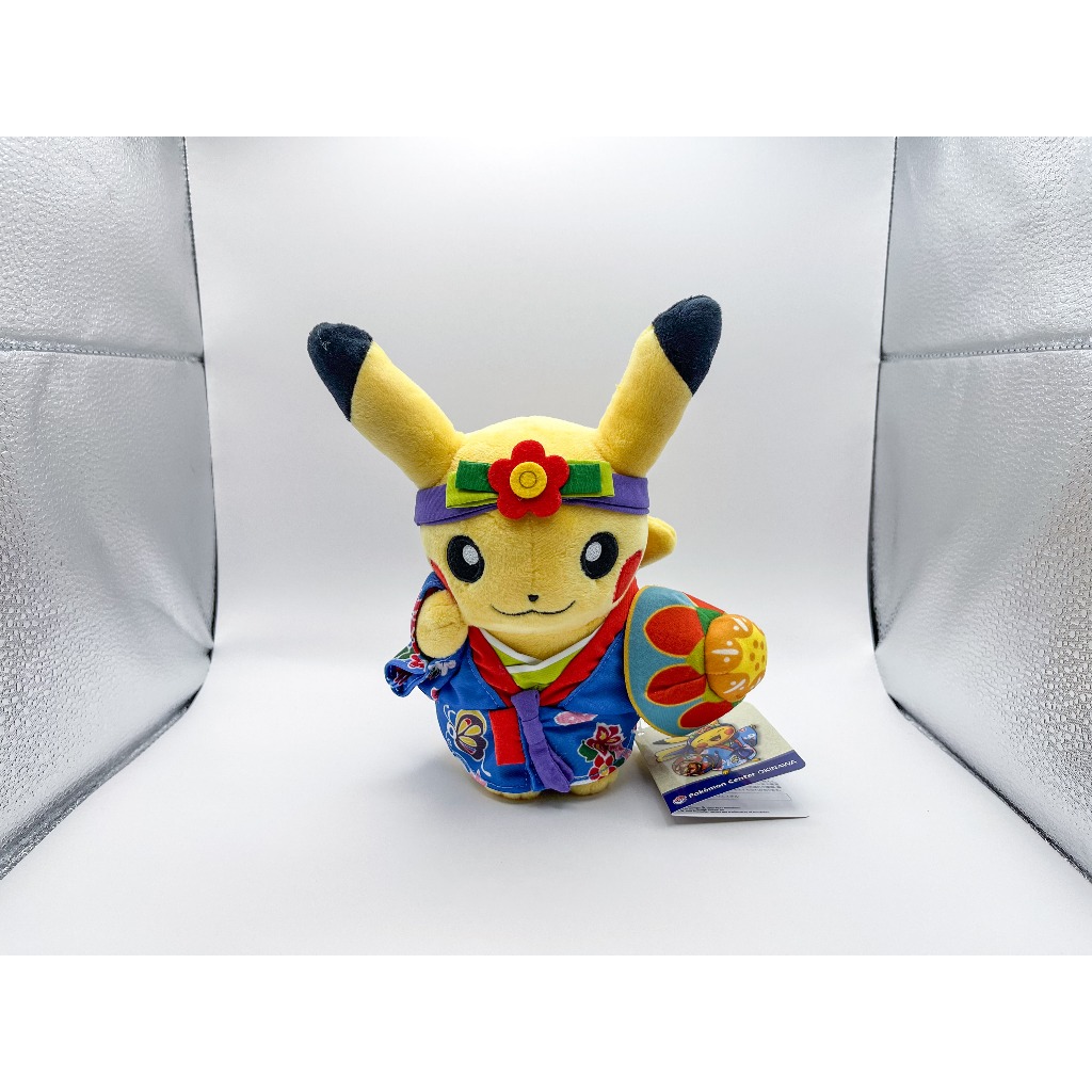 【寶可夢】現貨 日本沖繩寶可夢中心Pokémon 琉舞皮卡丘絨毛娃娃（全新）