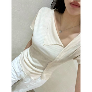 Mur.Ma.Stin.正韓代購 2024春款 簡約風格不規則設計半翻領排扣坑條上衣 MK-0306