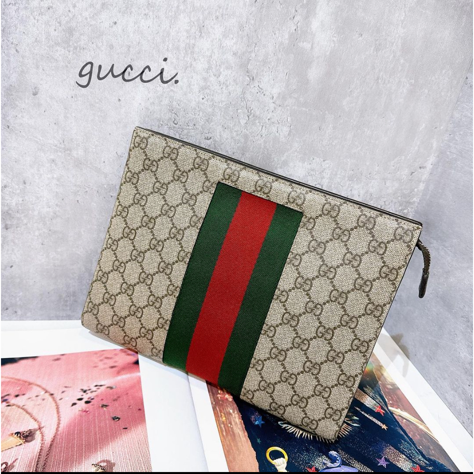 二手旗艦 Gucci 咖啡色 PVC 綠紅織帶 拉鍊 手拿包(中友店)