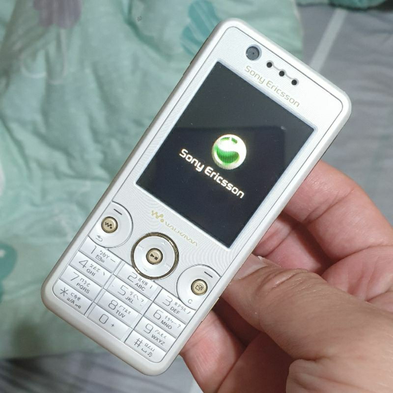 出清經典收藏 Sony Ericsson W660i 白色 walkman 音樂手機 功能正常  外觀如圖  附原廠電池