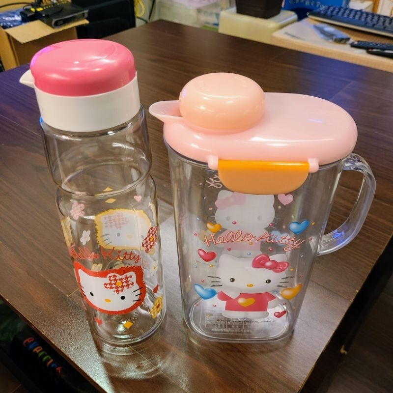 「 二手收藏品 」日本三麗鷗 Sanrio 凱蒂貓 Hoolo Kitty 玻璃水壺1200ml、塑膠水壺1800ml。