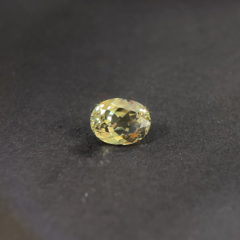 天然變色水鋁石(Color-Change Diaspore)裸石3.96ct [基隆克拉多色石]