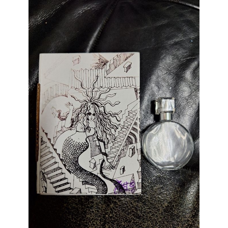 香水，蛇魔女梅杜莎香水特調較野艷濃郁香味適合個性女，精緻繪製梅杜莎包裝盒和30ml玻璃噴瓶