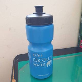 姜小舖超低價全新KOH COCONUT WATER藍色水壺水瓶單車運動!容量約500ml