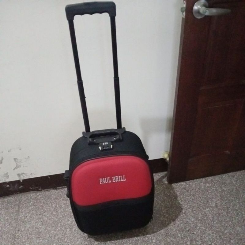 PAUL BRILL18吋行李箱(紅黑色）附行李箱鎖，商品拉杆收起時要用手壓，商品尺吋超過電到店標準，只能郵寄，