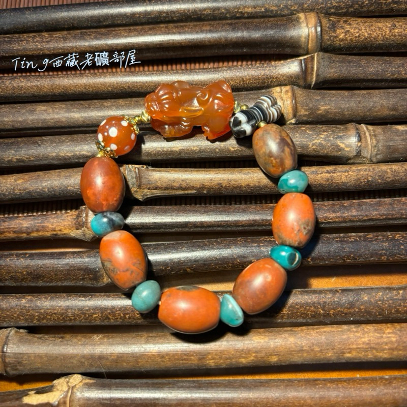 西藏老礦紅阿卡雕刻貔貅搭泰國鑲蝕點點紅玉髓手串