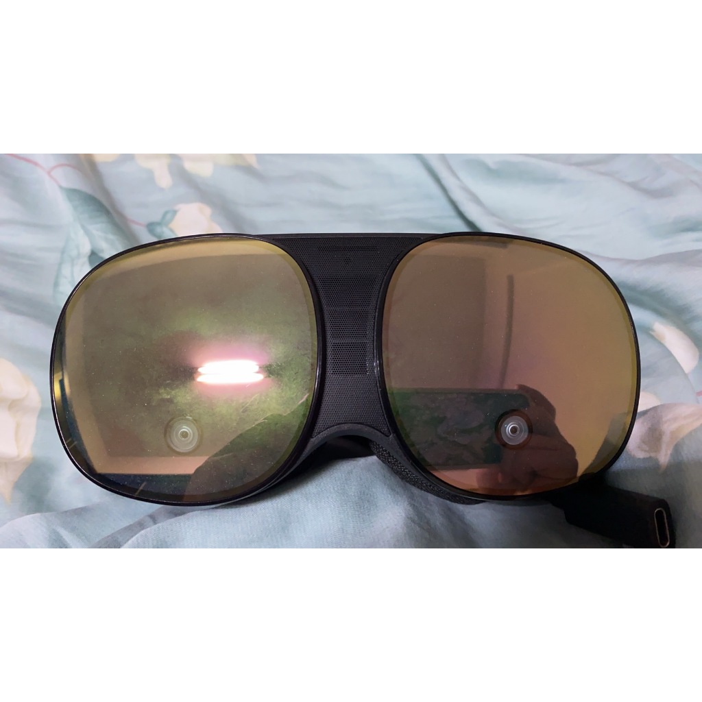 HTC VIVE FLOW VR眼鏡(二手)(無原裝盒)(附控制器黑)（僅限c04058154下單!）