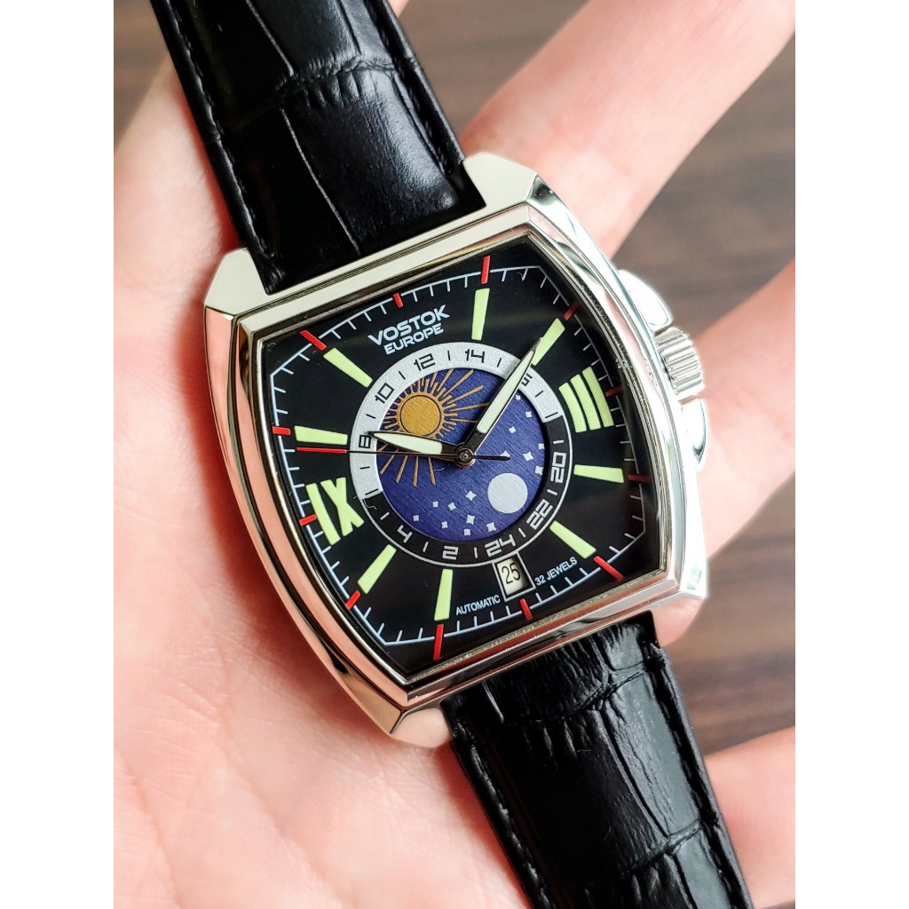 VOSTOK-EUROPE METRO 日月星辰限量機械錶（莫斯科地鐵紀念表）（鱷魚壓紋與素面牛皮錶帶2款）