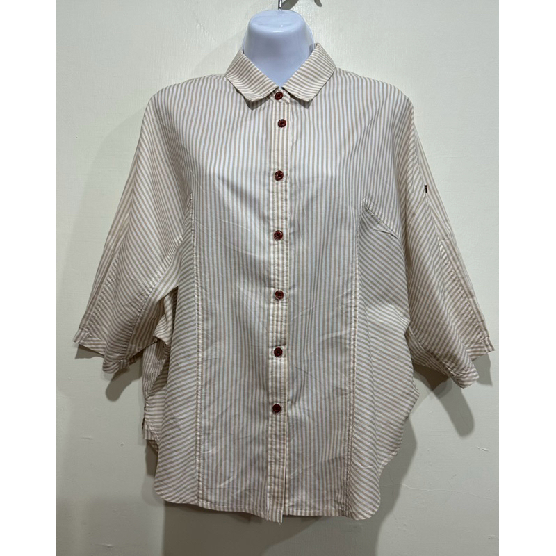 abito百貨專櫃 連袖 條紋 棉質 襯衫上衣，大方涼爽舒適，奶茶白S號 L號以內適穿，95成新零碼商品