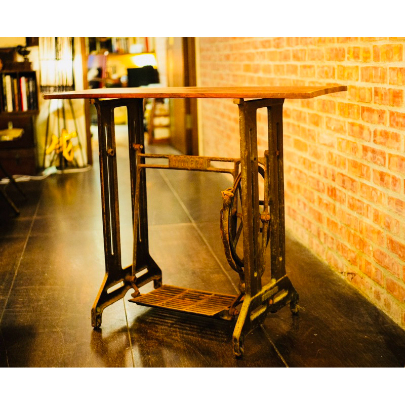 &lt;藝術 古傢俬＞ 裁縫桌 機械活動正常 老檜木層板 藝術家古董桌