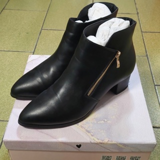 amai 尖頭低跟靴 43號 金屬拉鏈 修飾腳型 人造皮革 二手九成新 便宜出售