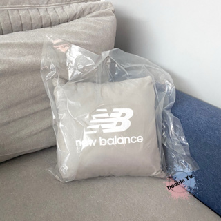 DY• NEW BALANCE 抱枕 毛毯 兩用 可收納 靠枕 萬用毯 毯子 居家 辦公室可用