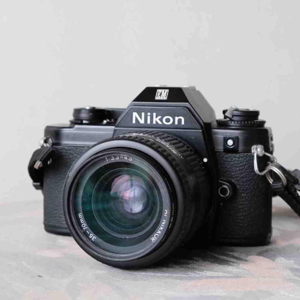 Nikon EM 附一顆鏡頭  半自動單眼 底片相機 (SLR)