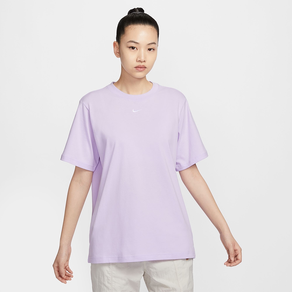 【NIKE】AS W NSW TEE ESSNTL LBR 運動短袖上衣 淺紫 女款-FD4150511