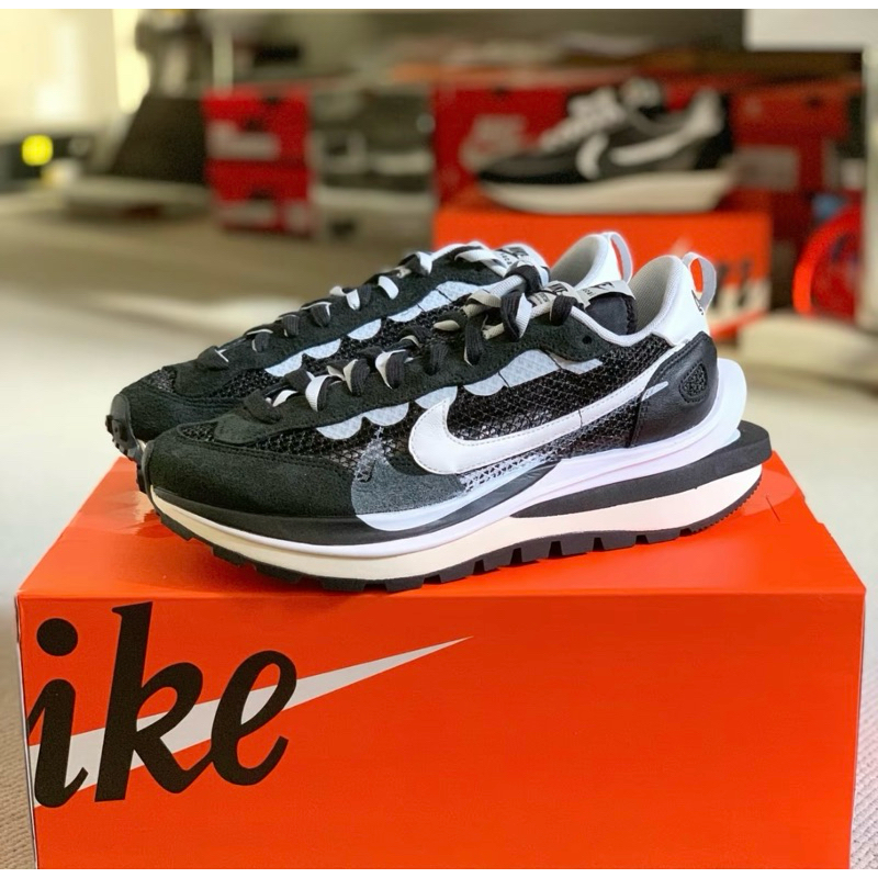 BENSON HOUSE Sacai x Nike VaporWaffle black and white