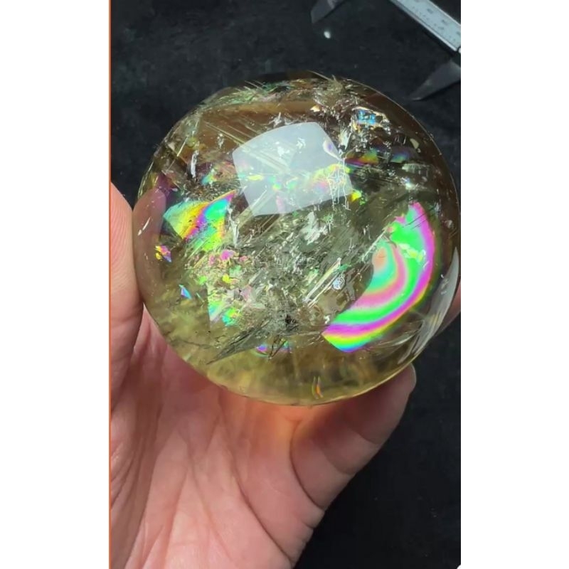💎晶晶相印💎爆彩天然黃水晶球6.8公分帶七彩虹🌈