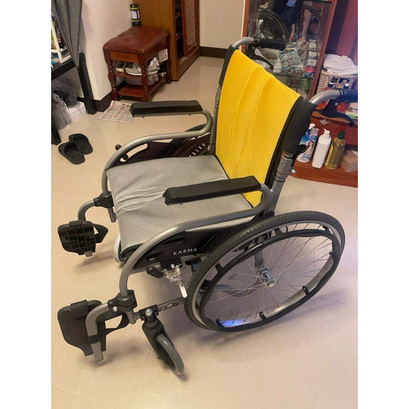 「康揚KARMA」 輪椅 鋁合金輪椅 輕便輪椅 全新！前年因心臟開刀後出院前於台大醫院地下室醫材店購買、從未使用過、