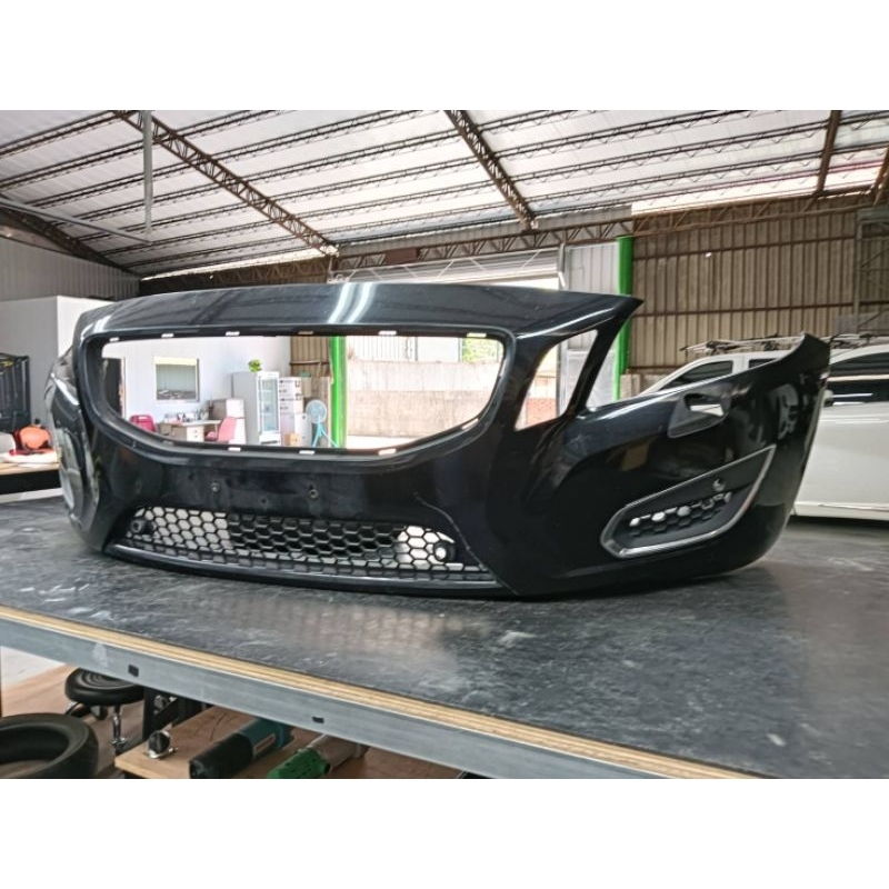 Volvo   V60 s60 原廠前保險桿/中古/二手