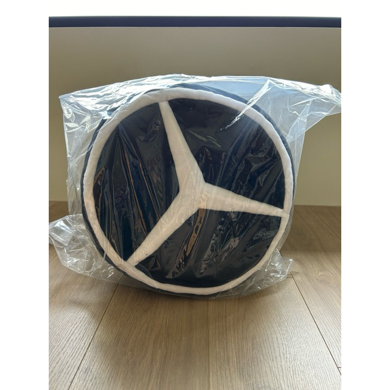 Mercedes Benz 賓士原廠抱枕 - 全新