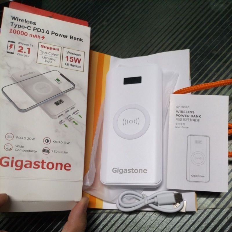 續約換購出售  GIGASTONE 10000mAh 20W 無線快充行動電源. 原廠商城1399元