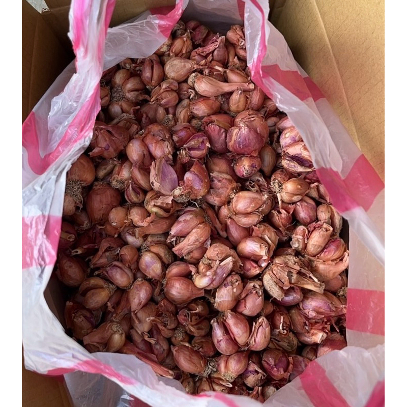 台灣台南產紅蔥頭，大小混合賣，自產自銷，無農藥，一斤50元，超商一單只能寄7台斤