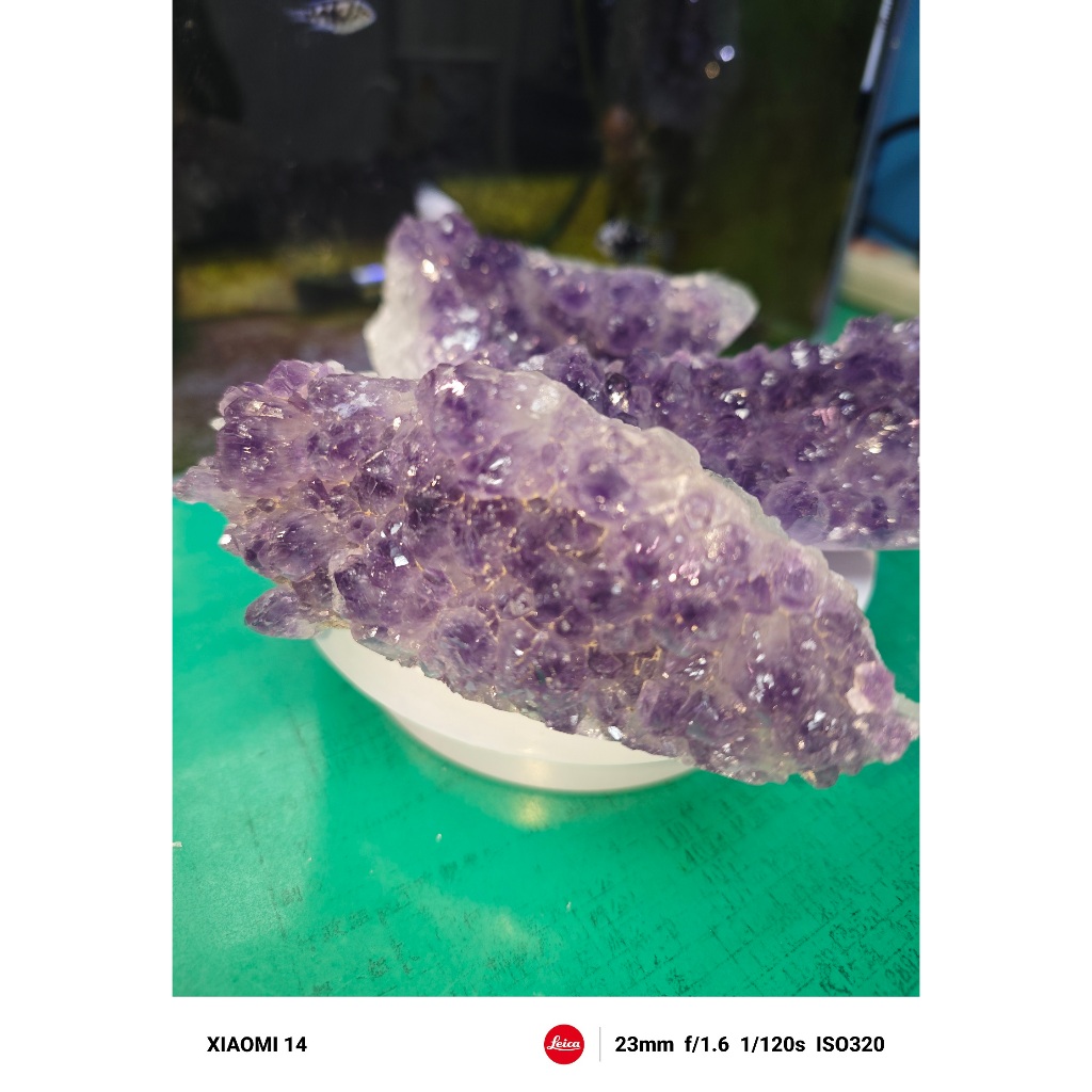 收藏品ESP 烏拉圭恐龍蛋紫水晶洞.....的碎片晶鎮 薰衣草亮紫 3片一起賣 合計1.1公斤保證天然水晶，有人喜歡嗎