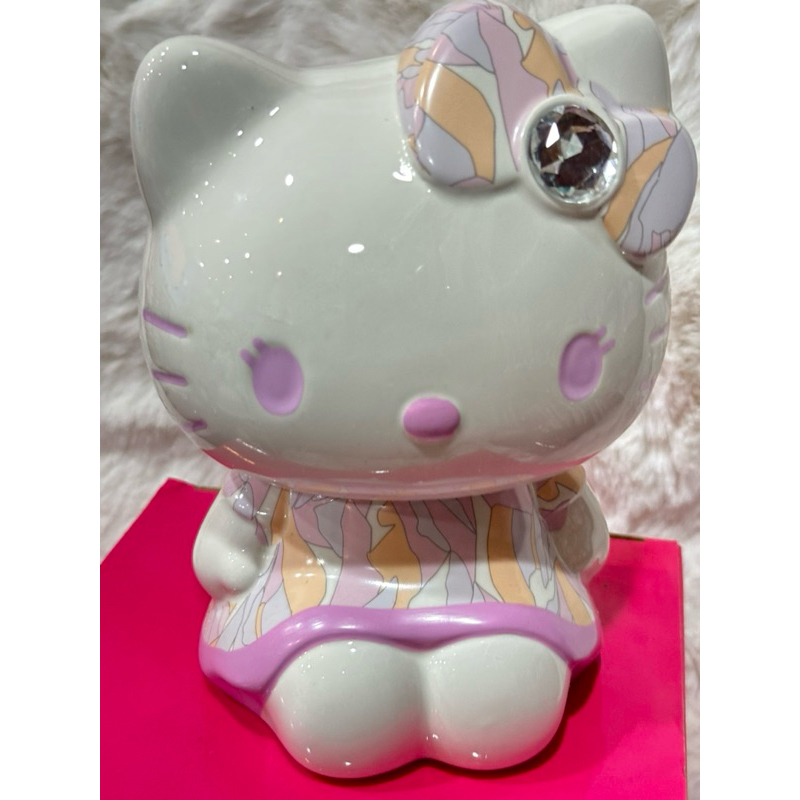 日本進口Hello Kitty和知名品牌R A D Y聯名款陶瓷存錢筒娃娃收藏品釋出