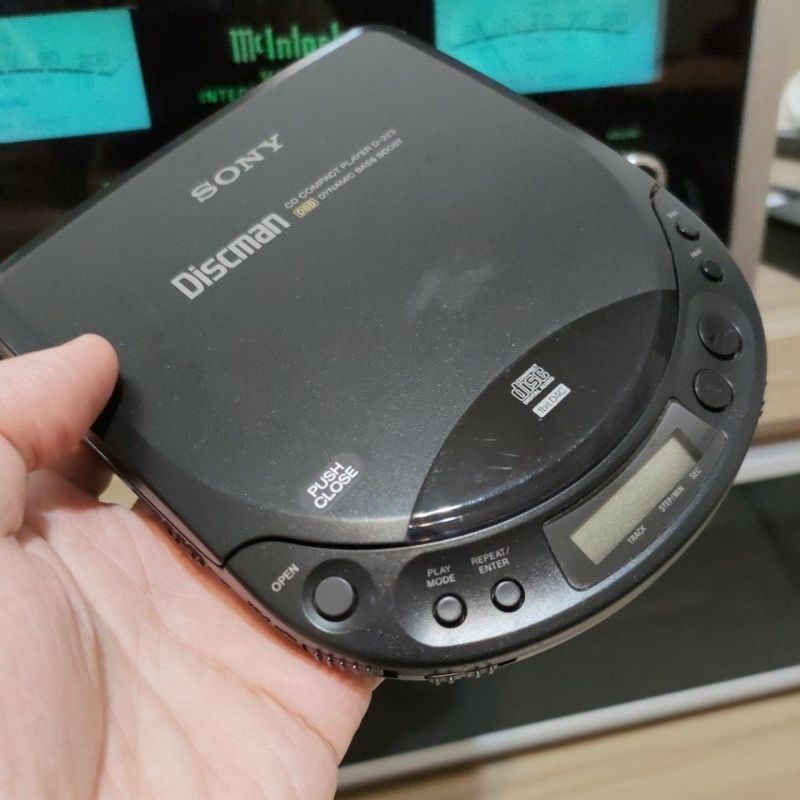 SONY Discman D-223 日本製  CD隨身聽 單機含變壓器功能完美