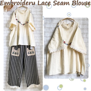 Lace Seam Blouse 自然風荷葉領蕾絲拼接雙面刺繡緹花襯衫-米白 Size F