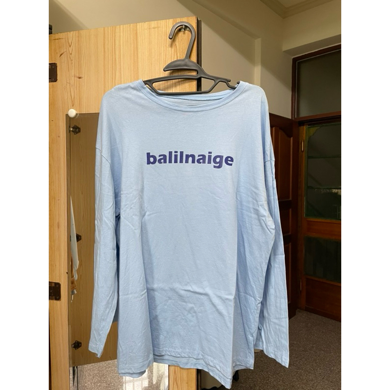 （轉售）一中街It’s藍色oversize字母T（非常小的微瑕疵）