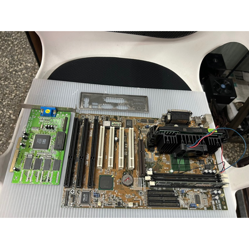 電腦雜貨店～華碩 P2B主機板 3個ISA +隨機CPU+記憶體+顯示卡 二手$1500