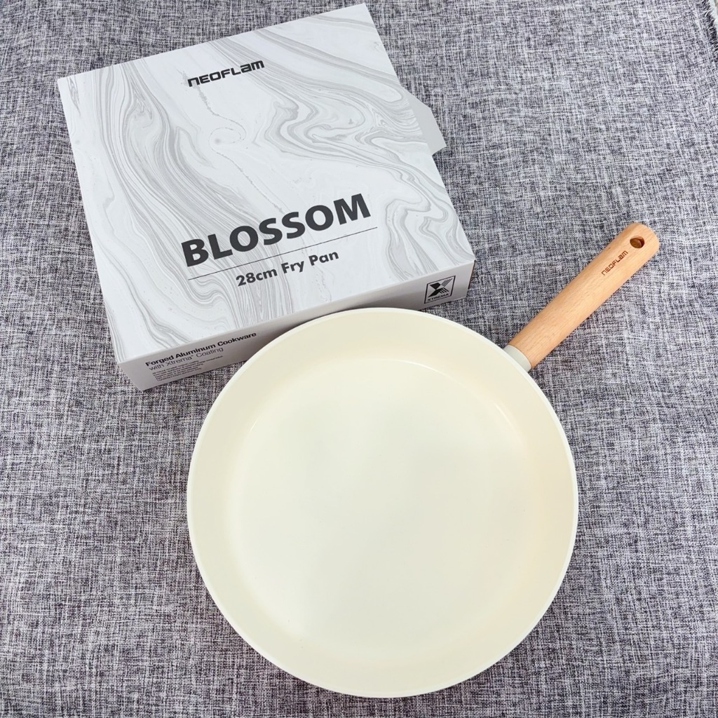 ❤宥子柳丁❤ 全新 NEOFLAM Blossom系列陶瓷塗層平底鍋28cm(電磁底)白色