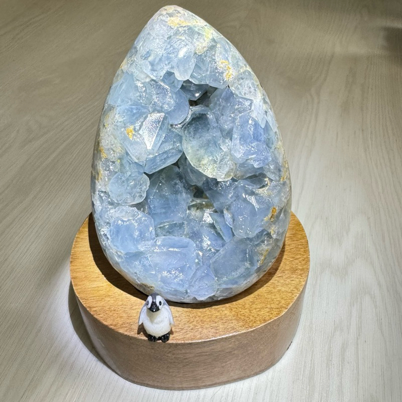 原石🎈原礦 天青石 天空藍 1.2公斤原石 大晶牙 擺件 海洋色調療癒礦石 雞蛋造型 晶簇 生生不息 附底座 不是海藍寶