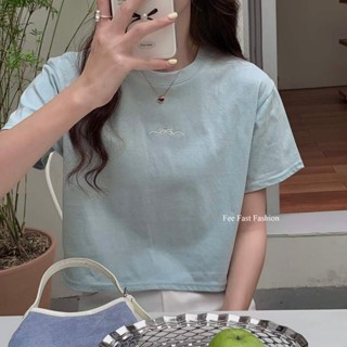 【Fee現貨3色】正韓小蝴蝶結刺繡短T🔥圓領上衣 T恤 短版 女上衣 短袖 刺繡 素色 短版 蝴蝶結 韓國女裝 夏天穿