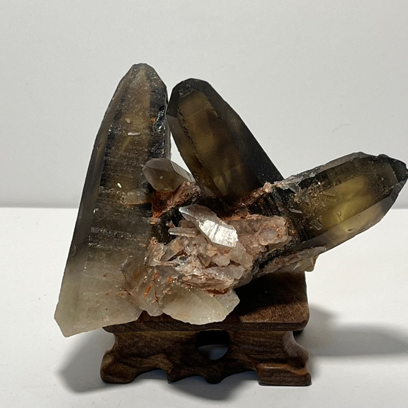 【精選水晶】Ye#64玻利維亞茶水晶簇 大牙透光 可站附座