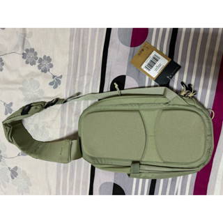 The North Face 草綠色隨身斜揹包