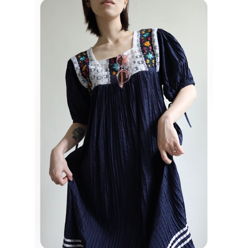 虫洞 vintage 古著洋裝 墨西哥刺繡鉤針蕾絲洋裝 印度人早絲刺繡上衣