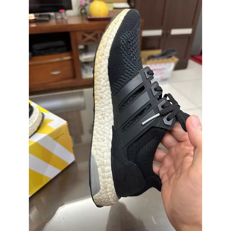 二手 US8.5 Adidas男子跑鞋 ULTRA BOOST初代1.0 黑白