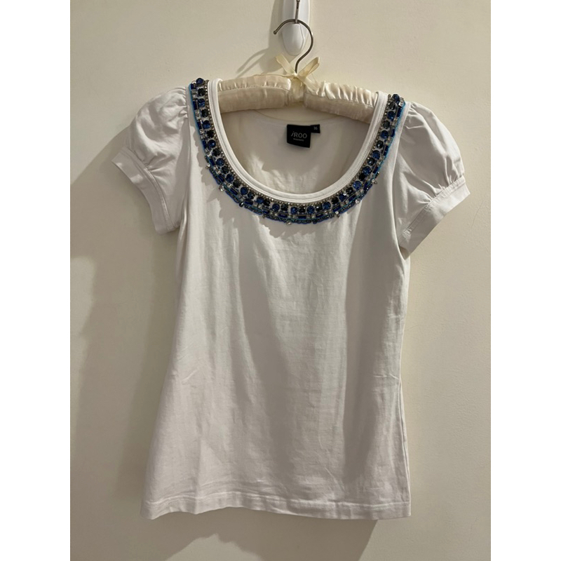 iROO亮白色藍色寶石圓領綴飾棉質包袖T恤/36號/顯瘦時尚