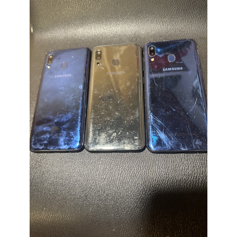 三星A20充電沒反應螢幕破三台一起賣