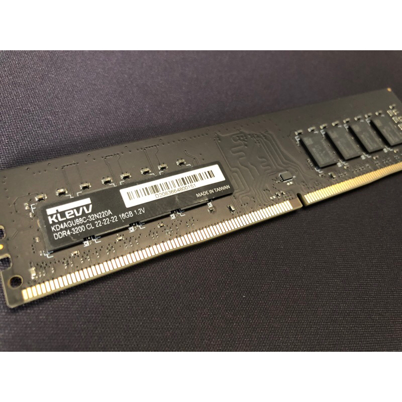 二手良品，DDR4-16G-3200記憶體，雙面顆粒。