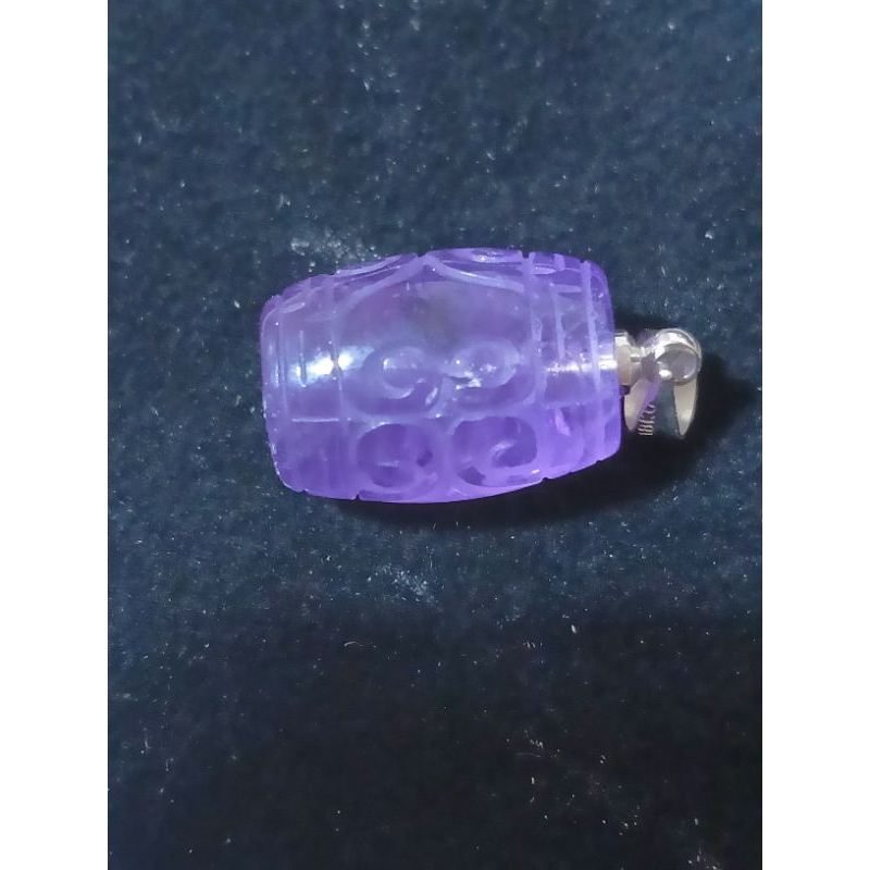 天然紫水晶桶珠型墜子，扣頭是316醫療鋼，直徑10.3mm.長14.2mm.適合有鎖骨的女性