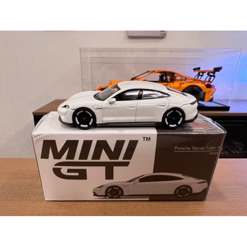 Mini GT Porsche Taycan Turbo S 白色 #218 1/64 已拆封