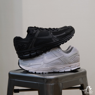 【奶大大球鞋代購社團】補貨 男女 Nike Zoom Vomero5 復古慢跑鞋 全黑全白 BV1358-001 003